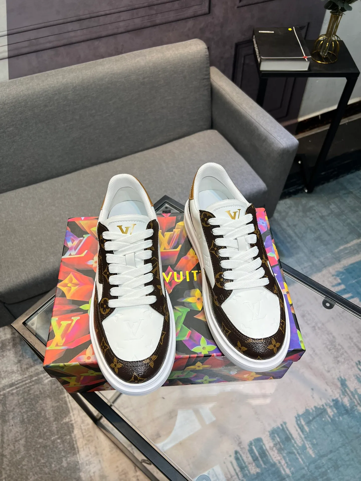 Men's Men's Shoes 💰540 LV Louis Vuitton. The latest fashionable casual shoes are popular in physical stores. The new spring and summer comfortable imported custom patent leather plus cowhide, cowhide mesh, and unique jacquard fabric element design. With sheepskin lining, Lv original base, [sun][sun] high-end packaging and high quality💪Details determine quality, welcome to compare🇮🇹Code number 38-44, 45 can be customized